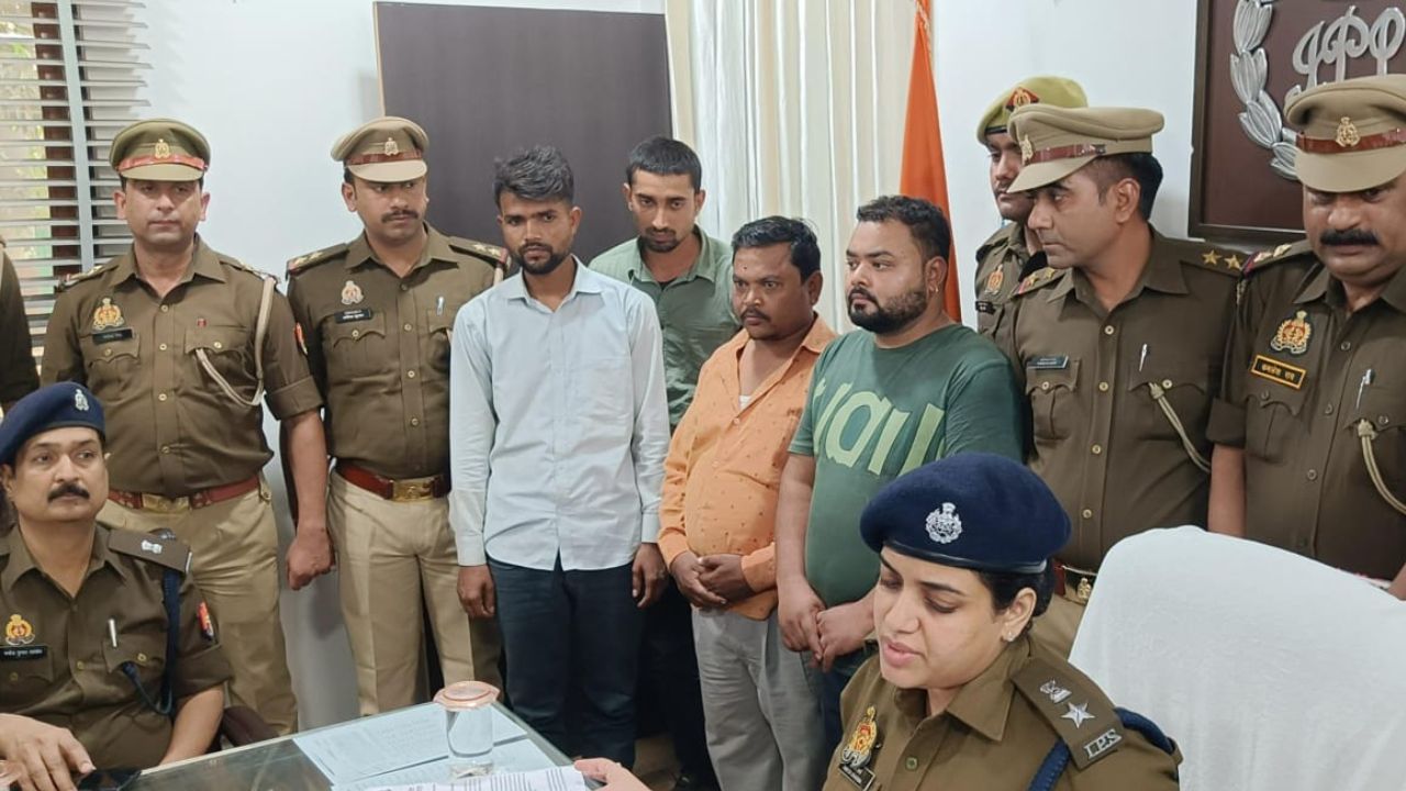 कानपुर में SNK पान मसाला पिकअप से लूट का पुलिस ने किया खुलासा: पूर्व में काम करने वाला कर्मचारी निकला चोर, चार शातिर गिरफ्तार