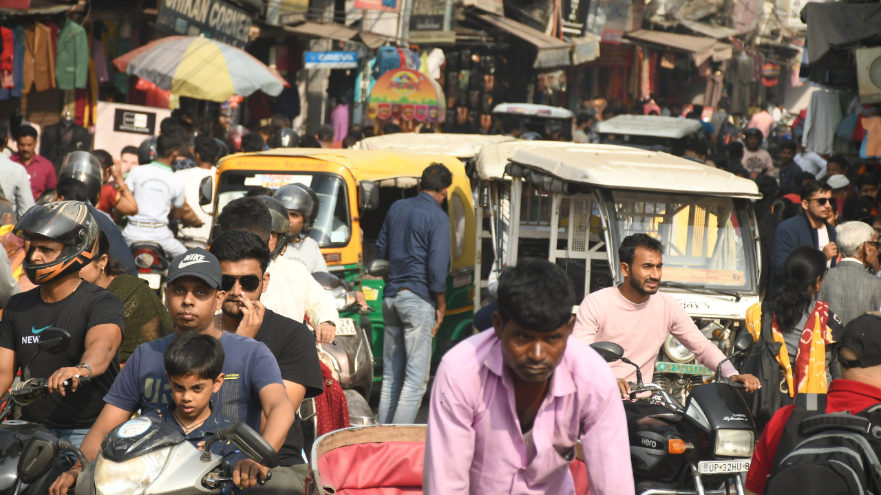  बाजार में जाम का क्या कामः नासूर बन चुके ई-रिक्शा पर कार्रवाई कब, कराह रहा अमीनाबार बाजार