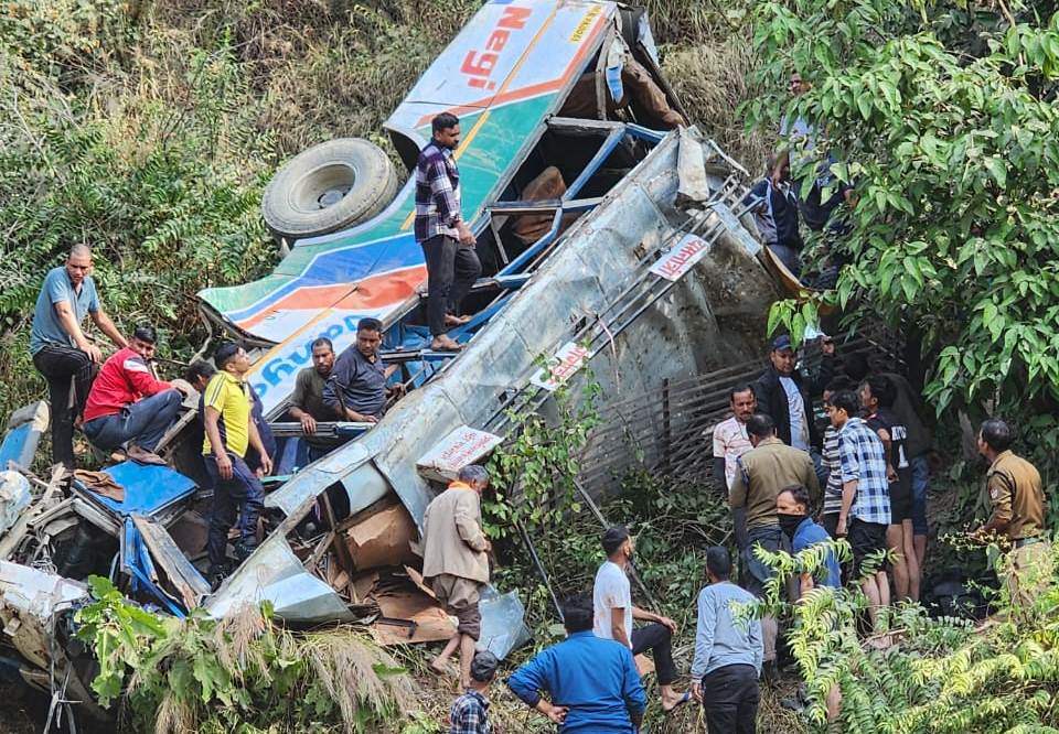 अल्मोड़ा में बड़ा सड़क हादसा, प्रशासन ने जारी की मृतकों और घायलों की सूची