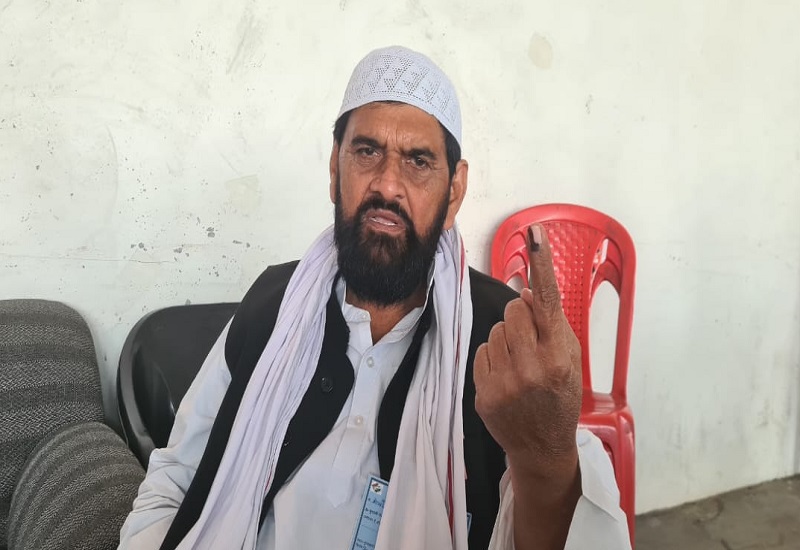 Kundarki By-election 2024 : सपा प्रत्याशी हाजी रिजवान ने किया चुनाव का बहिष्कार, कहा- स्पेशल लाल पर्ची से डलवाया जा रहा वोट 