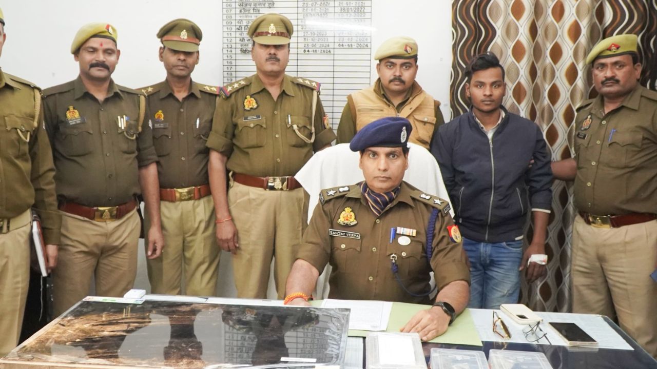 Etawah: शातिर चोर की पुलिस से मुठभेड़; जवाबी कार्रवाई में आरोपी के पैर में लगी गोली, बरामद हुआ ये सामान... 