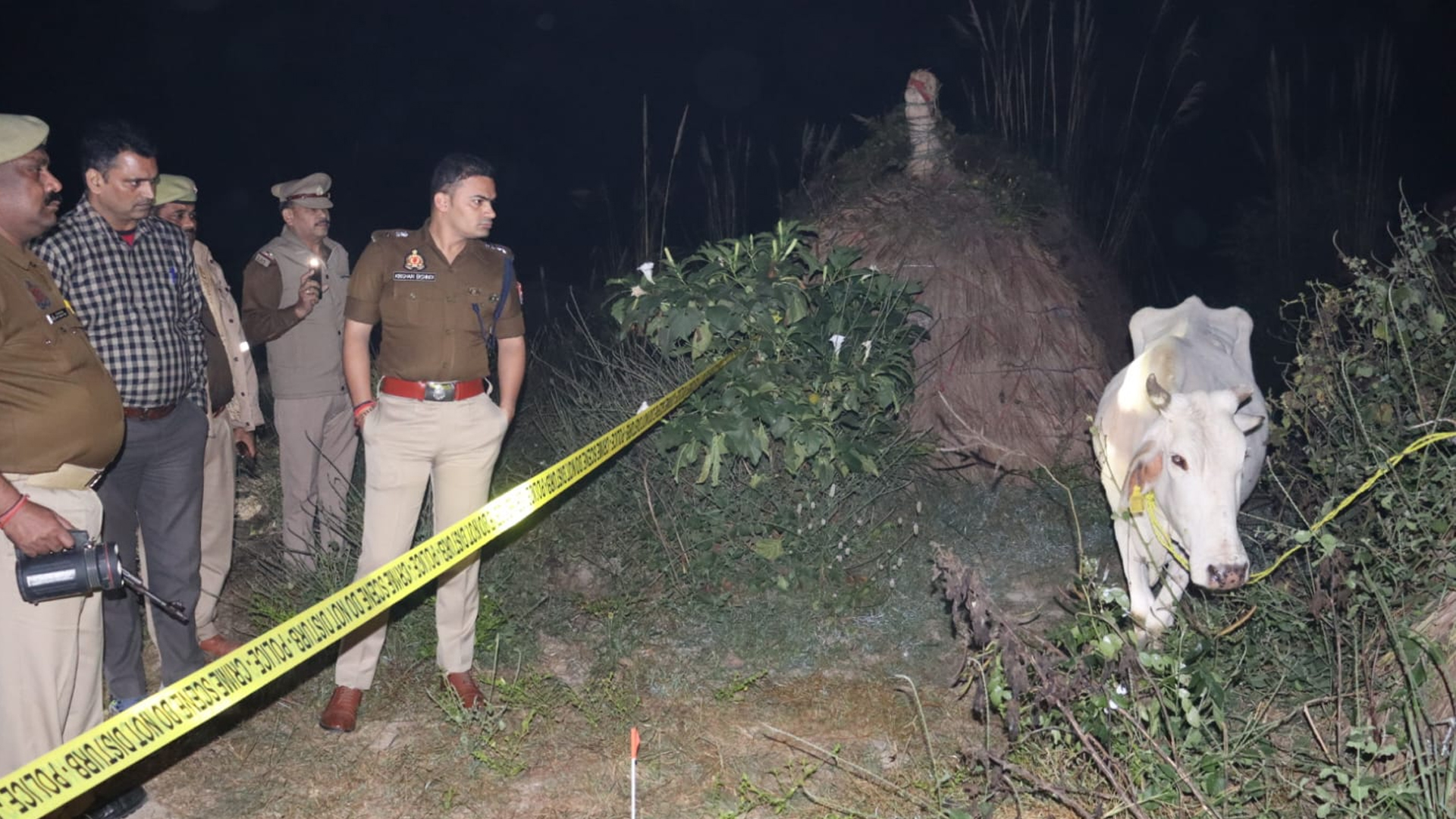 संभल: गो तस्करों से पुलिस की मुठभेड़, गोली लगने से एक घायल