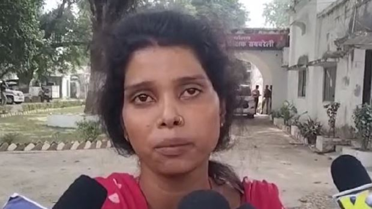 Raebareli News : पुलिस की बर्बरता, चोरी के शक में युवती को किया प्रताड़ित 