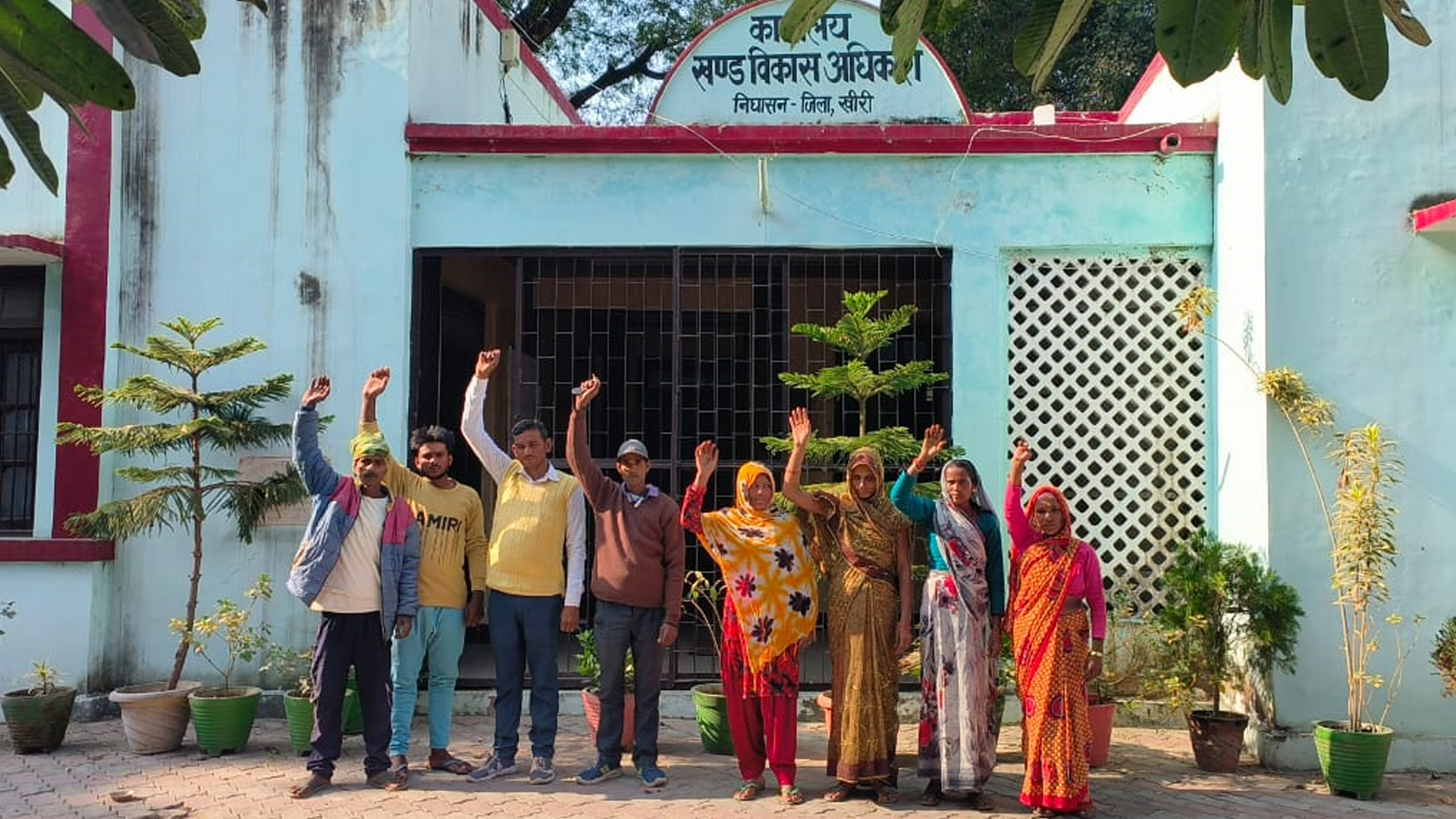 लखीमपुर खीरी : गौशाला के केयर टेकरों को नहीं मिला मानदेय, कैसे चले काम