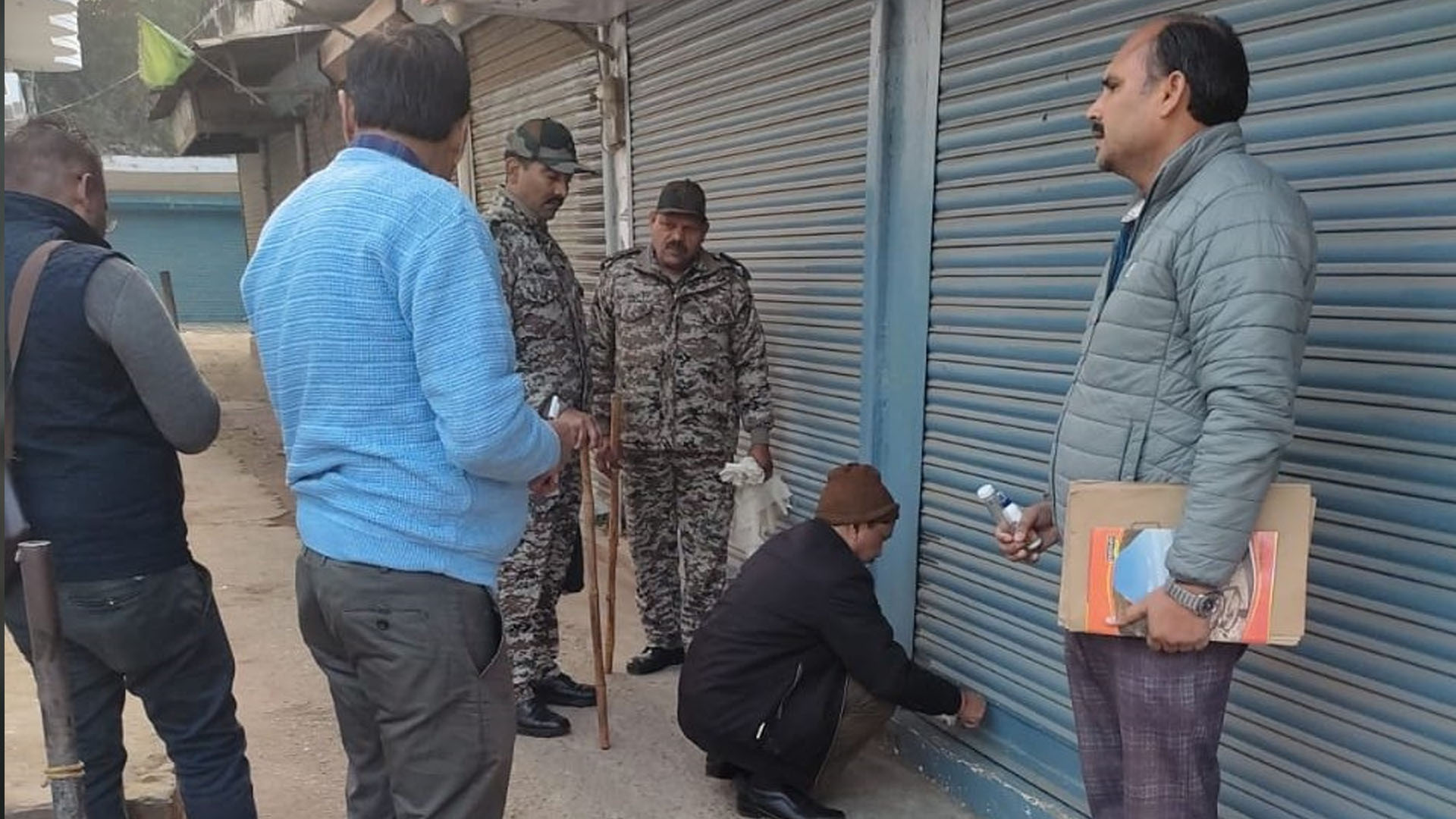 शाहजहांपुर: नहीं जमा किया हाउस और वॉटर टैक्स तो 11 बकायदारों के प्रतिष्ठान सील