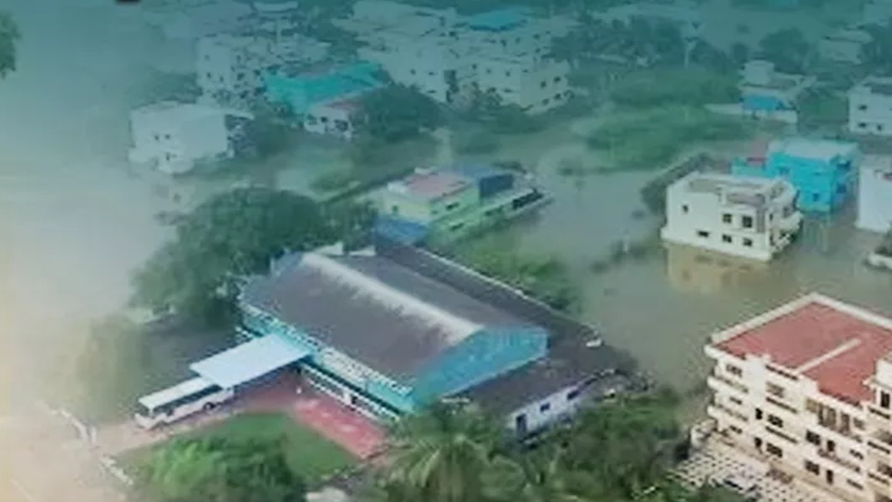 तमिलनाडु में बारिश और बाढ़ का कहर जारी, उफान पर थामिराबरनी नदी