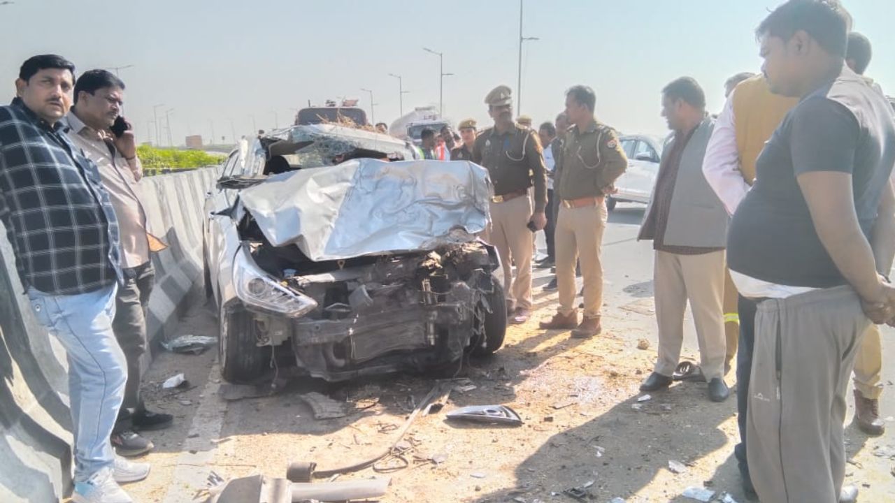 Kanpur Dehat Accident: ट्रैक्टर में पीछे से टकराई कार...दो मजदूरों की मौत व 11 घायल, झारखंड के बोकारो से दिल्ली जा रही थी