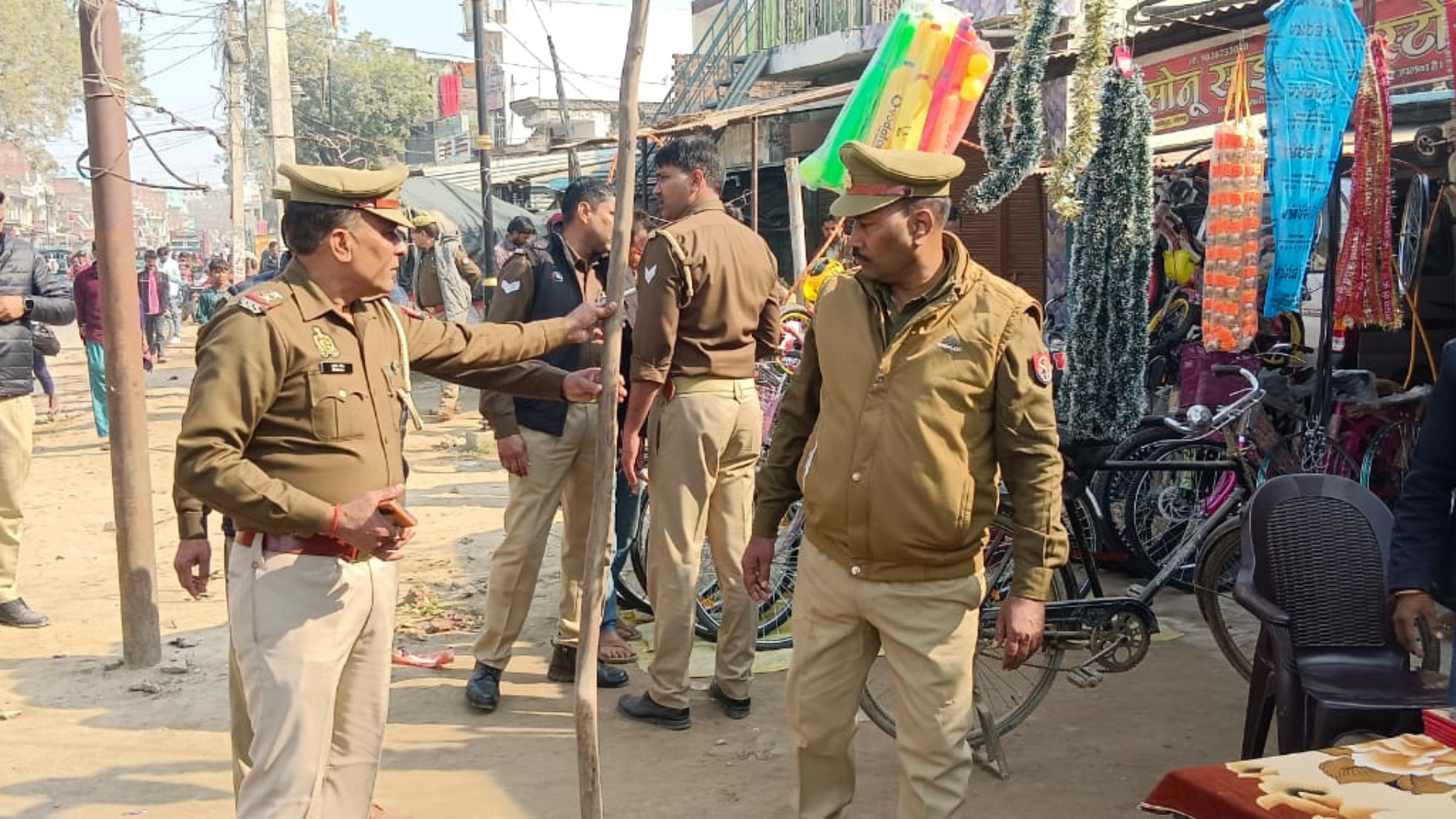 गोंडा: चार्ज संभालते ही तेवर में आए डीआईजी, अतिक्रमण पर चला डंडा तो साफ हुई सड़कें