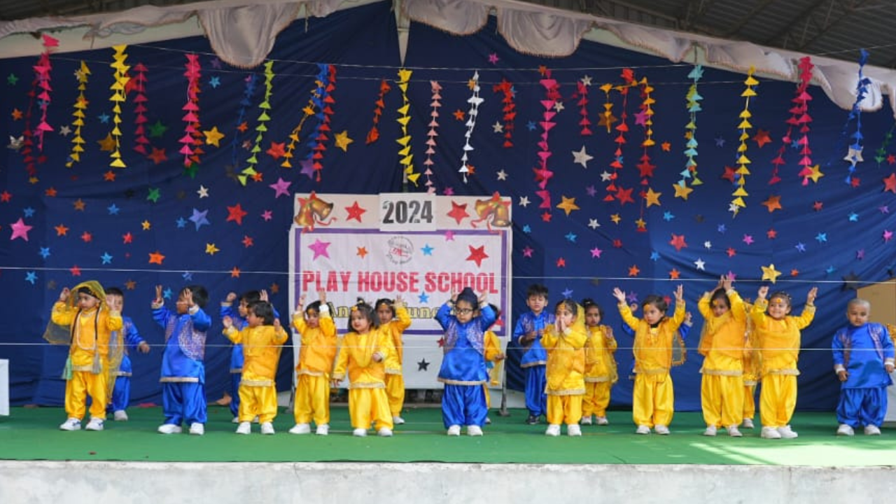 छोटी सी उम्र में बच्चों ने सिखाई बड़ी बातें, Play House School में वार्षिक समारोह का आयोजन