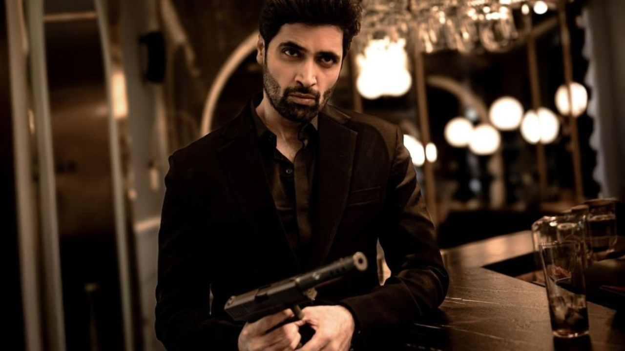 Adivi Sesh के जन्मदिन पर रिलीज हुआ जी-2 का नया पोस्टर 