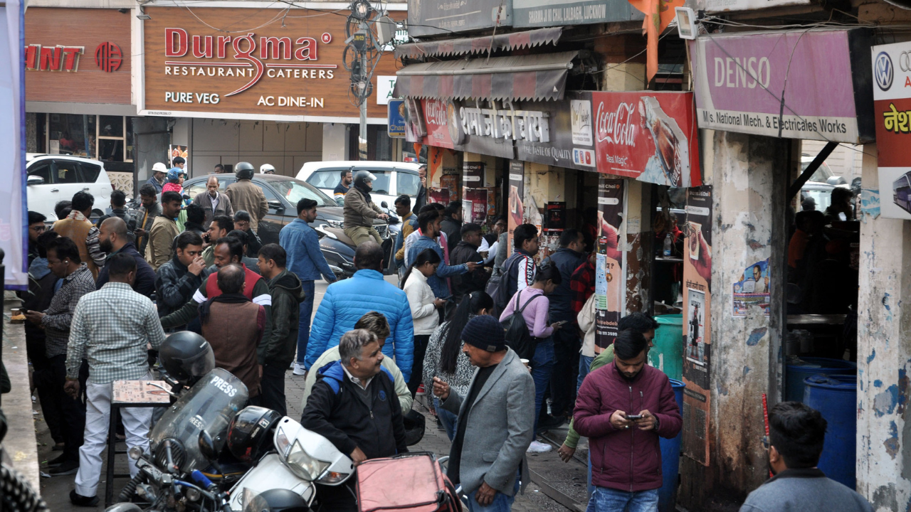 कब्जे कह रहे... यहां से निकलना मना है, नगर निगम मुख्यालय से चंद कदमों की दूरी पर अतिक्रमण का झाम