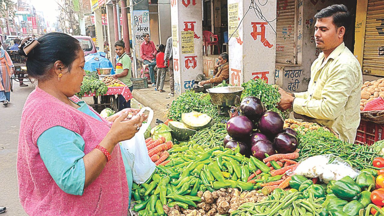 कानपुर में शादियों के सीजन में सब्जियों के दाम बढ़े: टमाटर, लहसुन, लौकी व भिंडी की कीमत आसमान पर, देखें- सभी रेट लिस्ट