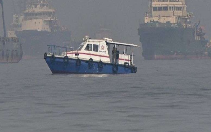 उत्तरपूर्वी समुद्र तट के निकट फंसी रोहिंग्याओं की नाव, श्रीलंकाई नौसेना ने 25 बच्चों समेत 102 को बचाया 