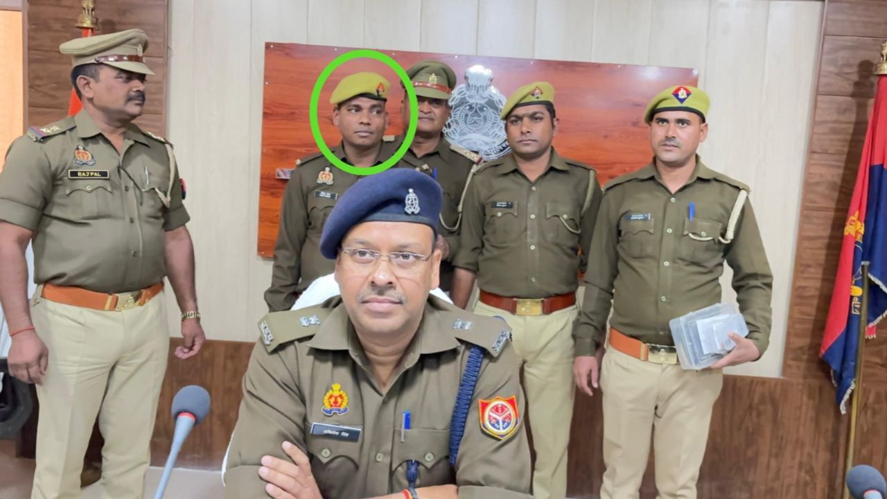 Unnao में असली पुलिस ने पकड़ा नकली पुलिसकर्मी, वर्दी पहनकर वाहन चालकों से करता था वसूली, कोर्ट में किया गया पेश 