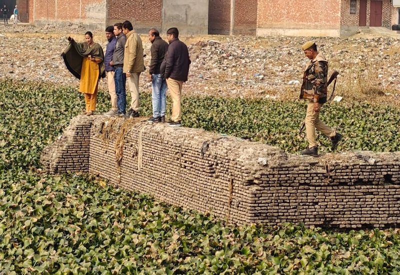 संभल : एएसआई ने प्राचीन भद्रकाश तीर्थ का किया सर्वे, तीर्थ कुंड व ईंटों को देखा