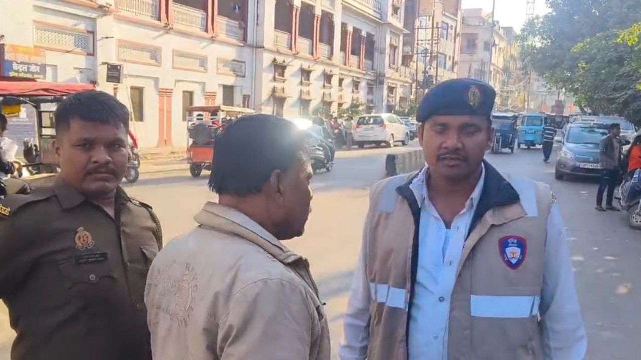 ट्रैफिक पुलिसकर्मी 11