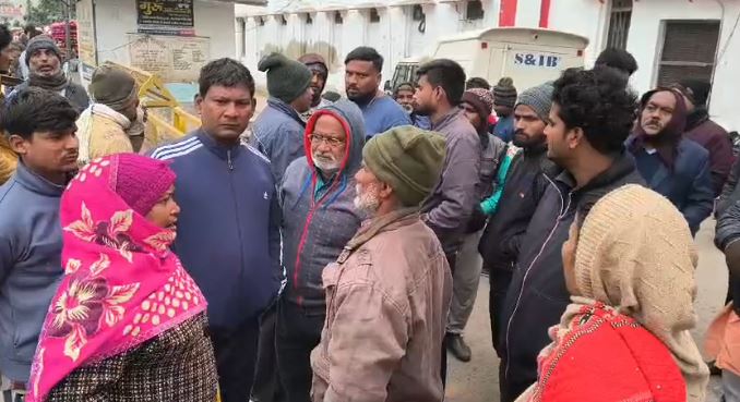 Bareilly: नए साल की खुशियां मातम में बदलीं, फ्लेक्सी लगाने गया था युवक और हो गई मौत