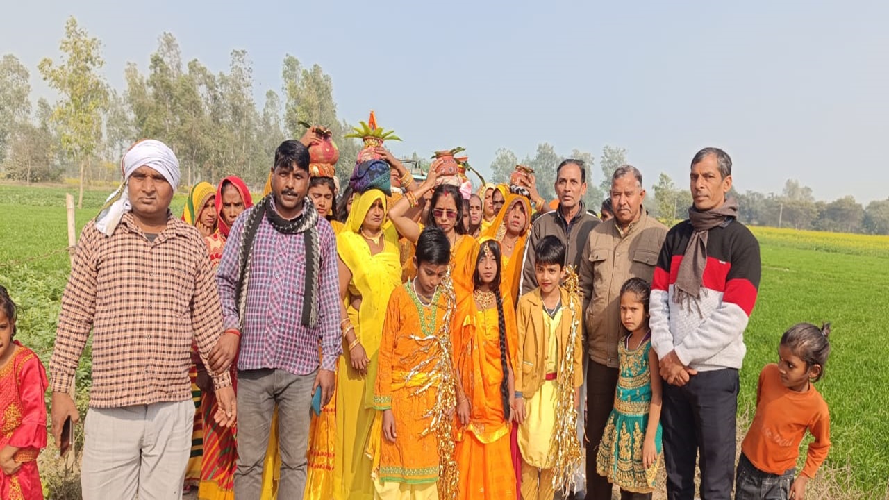 बाराबंकी: राम मंदिर प्राण प्रतिष्ठा की पहली सालगिरह पर भक्ति में डूबे लोग, मंदिरों में हुआ भजन कीर्तन