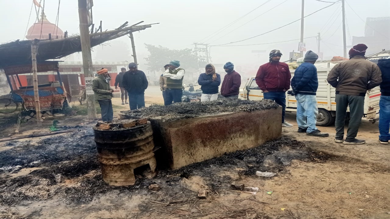 सुलतानपुर: अराजकतत्वों ने जला दी पूर्व प्रधान की दुकान, करीब एक लाख रुपये का नुकसान 