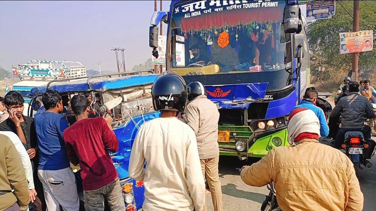 Bahraich Accident: डबल डेकर बस ने ई रिक्शा में मारी टक्कर, आठ घायल, महिला की हालत गंभीर