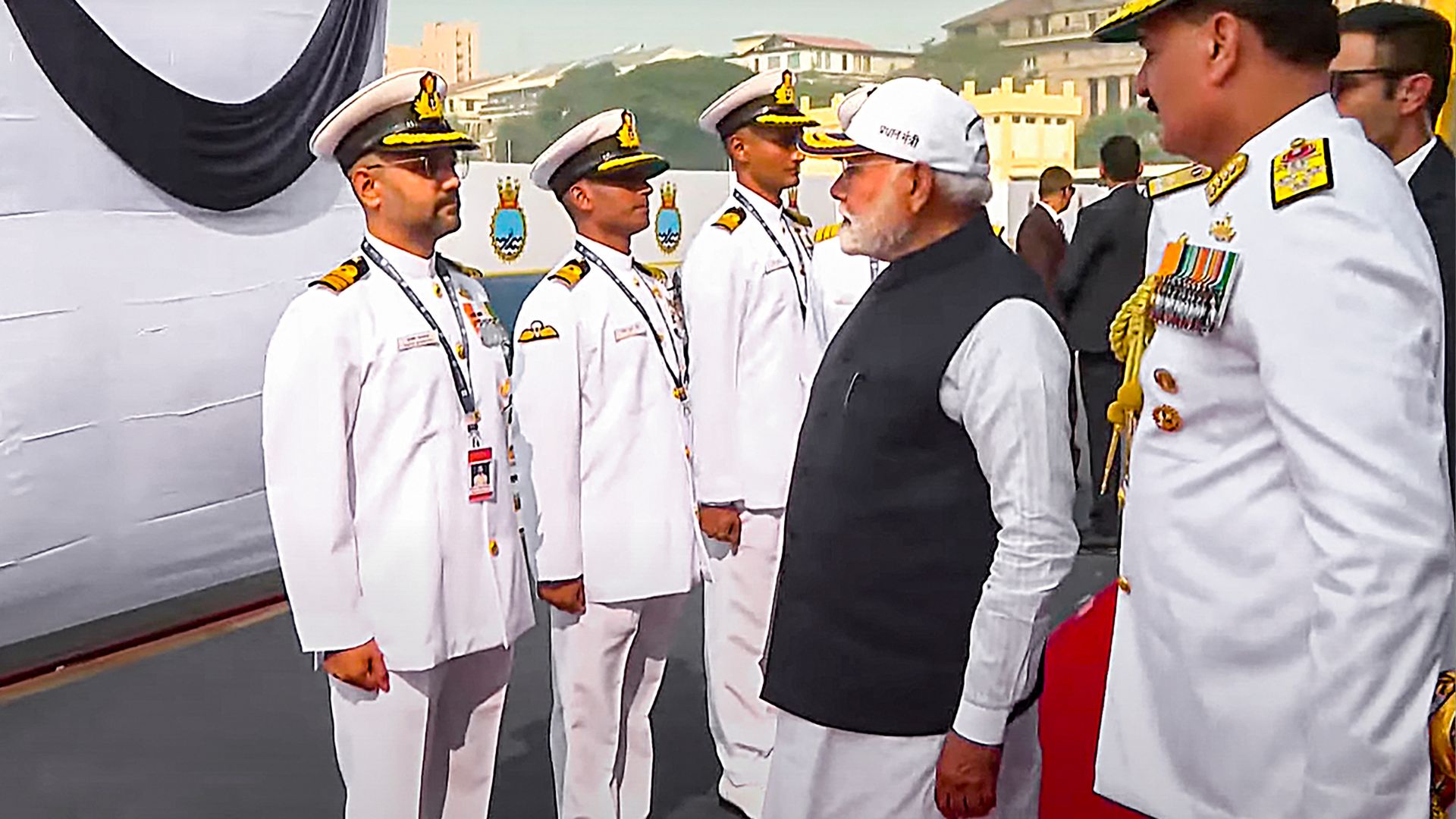 Indian Navy की बढ़ी ताकत, प्रधानमंत्री मोदी ने तीन बड़े युद्धपोत देश को किया समर्पित 