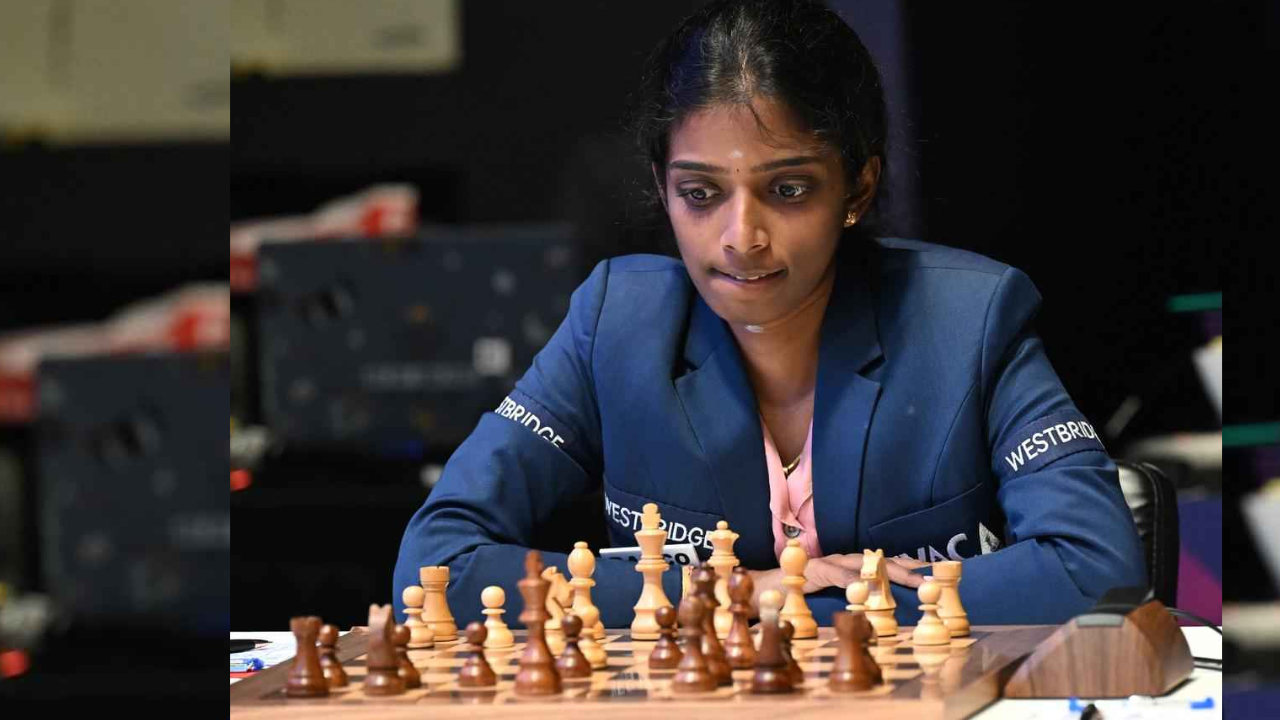 World Blitz Championship: सेमीफाइनल में पहुंचकर हारी वैशाली, जीता कांस्य पदक