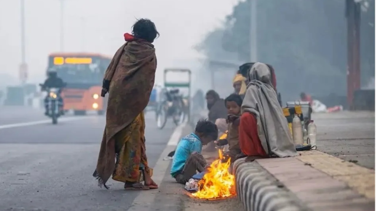 Weather Update: दिल्ली-NCR समेत पूरे उत्तर भारत में ठंड का कहर जारी, जानें UP समेत इन राज्यों का मौसम