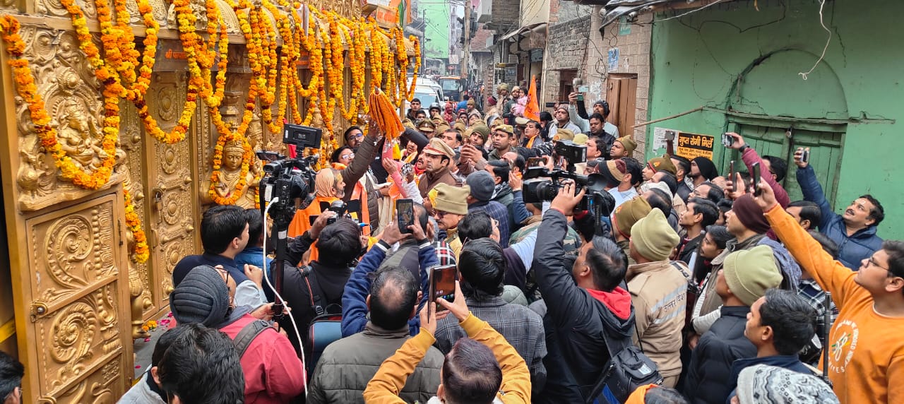 संभल: 46 साल बाद खुले मंदिर में पहुंचे किष्किंधा से पधारे हनुमान, गूंजे सीता राम के जयकारे