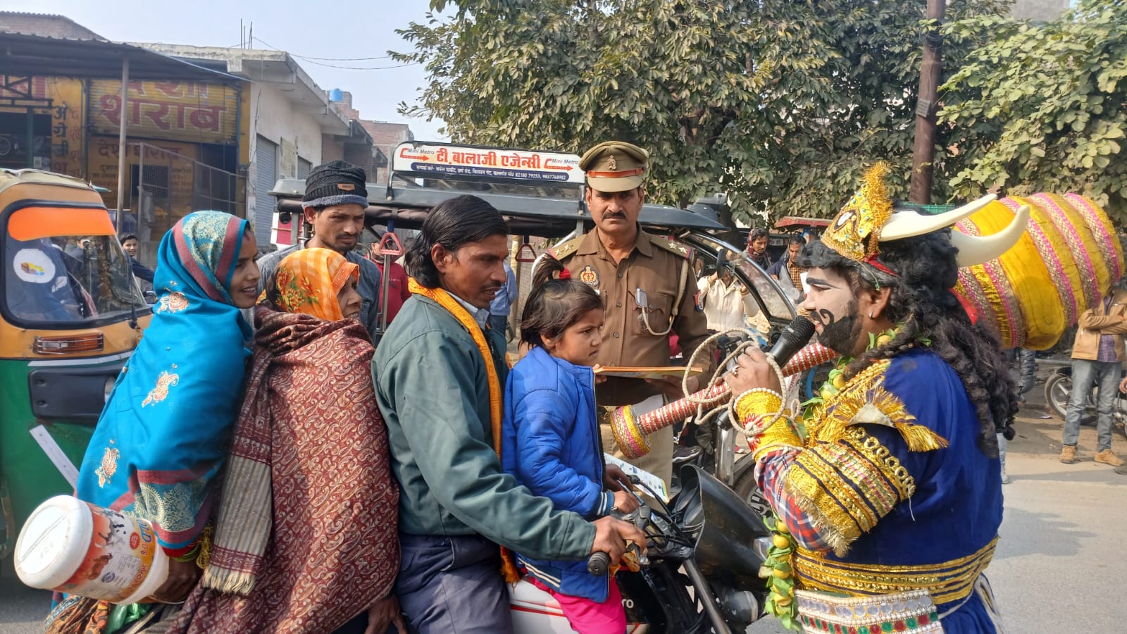 खबरदार! कासगंज की सड़कों पर आए यमराज, नियम तोड़ा तो ले जाएंगे साथ