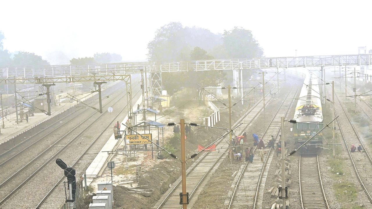 Kanpur weather: कोहरे ने मचाया कोहराम, यातायात सेवाएं हुईं धड़ाम, यात्री परेशान, विशेषज्ञ बोले- आने वाले दिनों में ऐसा रहेगा मौसम