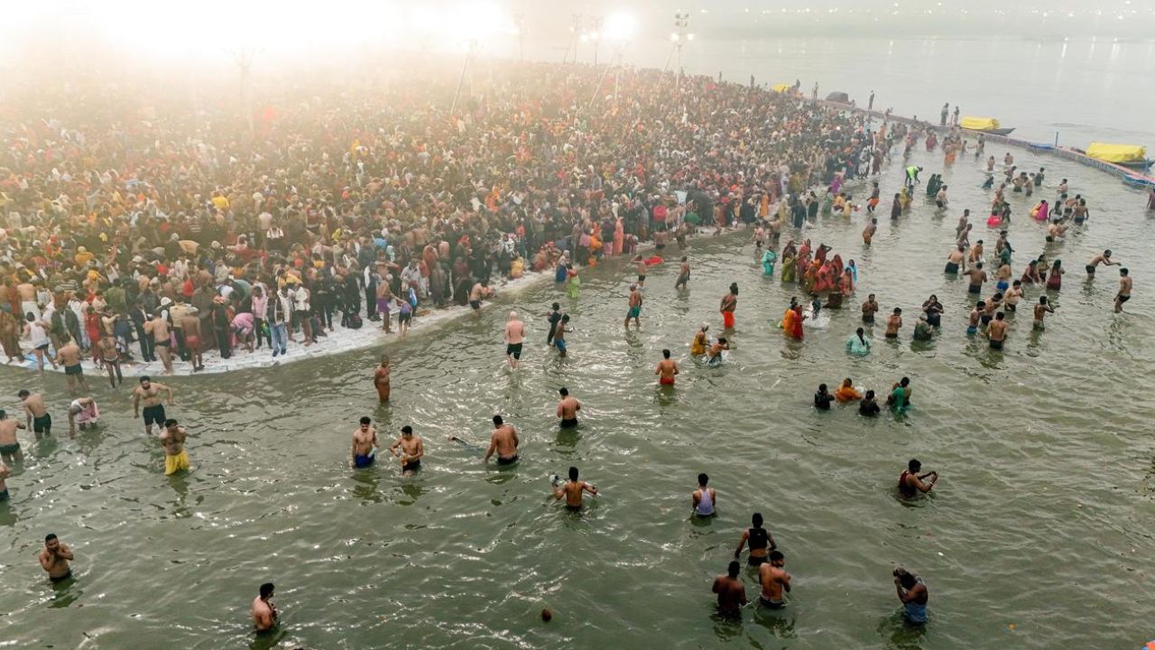 Mahakumbh 2025 के लिए ग्रामीण अंचलों से 7000 बसें: रोडवेज श्रद्धालुओं की सुविधा के लिए शटल बसें भी करेगा संचालित