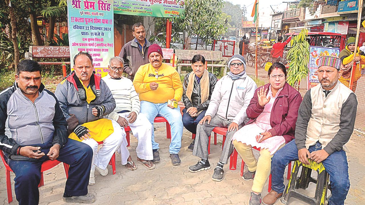 Kanpur के शास्त्री नगर बाजार में पार्किंग न होने से आए दिन होते विवाद, व्यापारी बोले- ग्राहक से ज्यादा उसका वाहन खड़ा कराने पर रहता ध्यान 