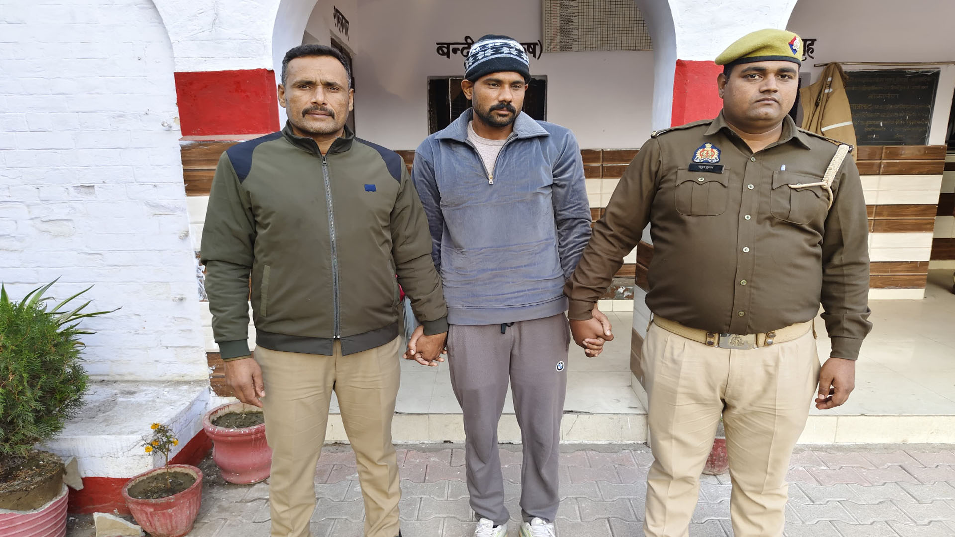 संभल हिंसा के दौरान चर्चित सीओ अनुज चौधरी पर गोली चलाने वाला आया पुलिस के हाथ