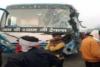 बाराबंकी: खड़े ट्रक से टकराई डबल डेकर बस, यात्रियों ने हाईवे पर किया हंगामा