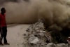 देहरादून: पहाड़ी दरकी, बड़ा हादसा टला (देखें वीडियो)