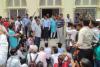 लखनऊ विवि के प्रोफेसर को काशी विश्वनाथ मंदिर पर विवादित बयान देना पड़ा भारी, छात्रों ने विरोध प्रदर्शन कर निलंबन की उठाई मांग