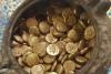यूपी के इस शहर में खुदाई के दौरान तांबे के लोटे में मिले सोने के सिक्के, पुलिस ने कब्जे में लिया