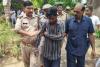 कानपुर: 60 फीट गहरे संपवेल में गिरा युवक 35 फीट पर अटका, पुलिस ने बचाया