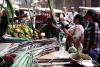 लखनऊ: छठ पूजा सामग्री की खरीदारी हुई शुरू, बाजारों में खरीदारों को बढ़ी चहल-पहल