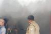 Hamirpur Fire : कपड़ा दुकान में आग लगने से धूं-धूं कर जली, मालिक बोला- दस लाख का हुआ नुकसान