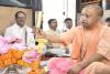 CM Yogi Birthday : गोरखपुर में सीएम योगी ने किया रुद्राभिषेक, मंदिर में किया पौध रोपण  