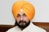 Navjot Singh Siddhu: बेटी और पत्नी संग ऋषिकेश पहुंचे नवजोत सिंह सिद्धू