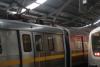 दिल्ली में मेट्रो के सामने कूदा 40 वर्षीय व्यक्ति, मौके पर मौत 