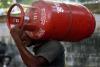 LPG Price: नए साल से पहले महंगाई से राहत, आज से 39.50 रुपये सस्‍ता हुआ एलपीजी सिलेंडर