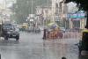राजधानी लखनऊ में दोपहर के बाद गरज चमक से साथ शुरू हुई बारिश, लोगों को धुंध और प्रदूषण से मिली राहत!  