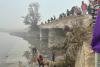 शाजहांपुर: कोहरा बना काल, पुलिया से टकराकर 15 फिट नीचे तालाब में गिरी ट्रैक्टर-ट्रॉली, चाचा-भतीजे की मौत