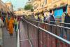 अयोध्या: रातो‍ं रात लगवा दीं स्टील की रेलिंग..., कैसे होगी दुकानदारी, हनुमानगढ़ी में बंद रहीं 250 लड्डू प्रसाद की दुकानें, विरोध में उतरे व्यापारी 