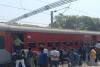 चौरी-चौरा एक्सप्रेस में लगी आग, कोई हताहत नहीं-काफी देर रुकी रही ट्रेन 
