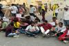 अयोध्या: परीक्षा के विरोध में साकेत महाविद्यालय में छात्रों का प्रदर्शन
