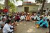काशीपुर: मारपीट के मामले में मुकदमा दर्ज न करने से नाराज ग्रामीणों ने दिया चौकी पर धरना
